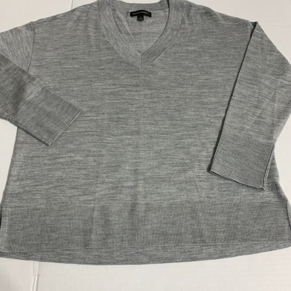 Banana Republic womens medium light gray merino wool sweater - Picture 4 of 11